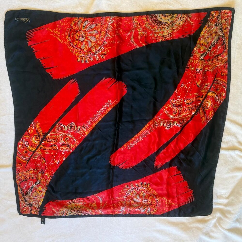 Saldarini scarf design was released sometime between the late 1970s and the 1980